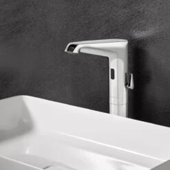 Schell XERIS E² Elektronische Waschtisch-Armatur Mit Unterputz-Netzteil, Hochdruck-Mischwasser, L -Hansgrohe Verkäufe marken schell badarmaturen xeris schell xeris elektronische waschtisch armatur e hd m large kopie 13922024